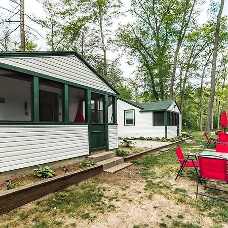 Big Blue Lake Cottages, Llc - Cottage #5 Holton Екстериор снимка