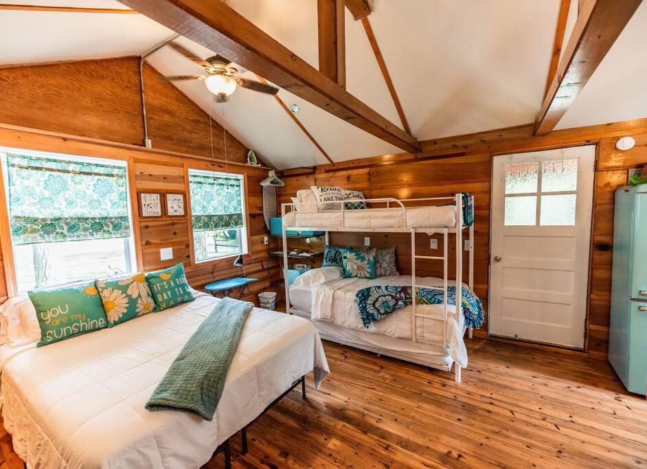 Big Blue Lake Cottages, Llc - Cottage #5 Holton Екстериор снимка