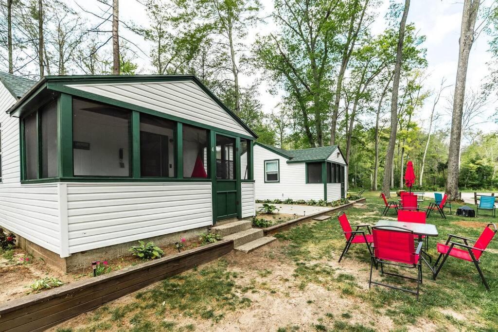 Big Blue Lake Cottages, Llc - Cottage #5 Holton Екстериор снимка