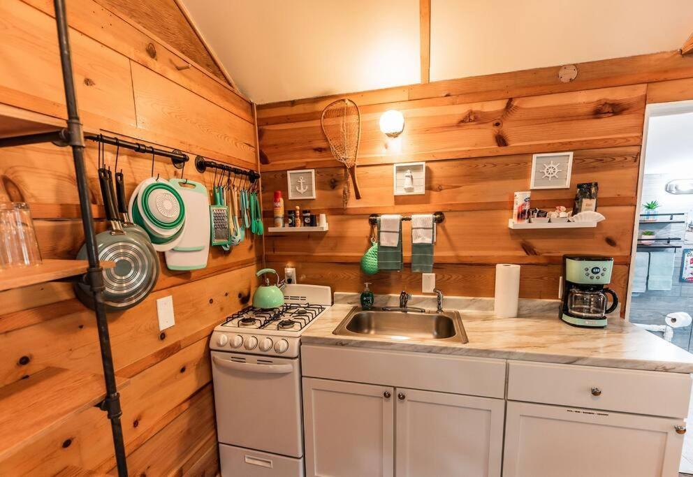 Big Blue Lake Cottages, Llc - Cottage #5 Holton Екстериор снимка