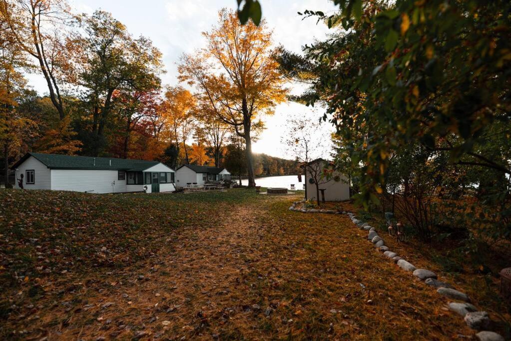 Big Blue Lake Cottages, Llc - Cottage #5 Holton Екстериор снимка