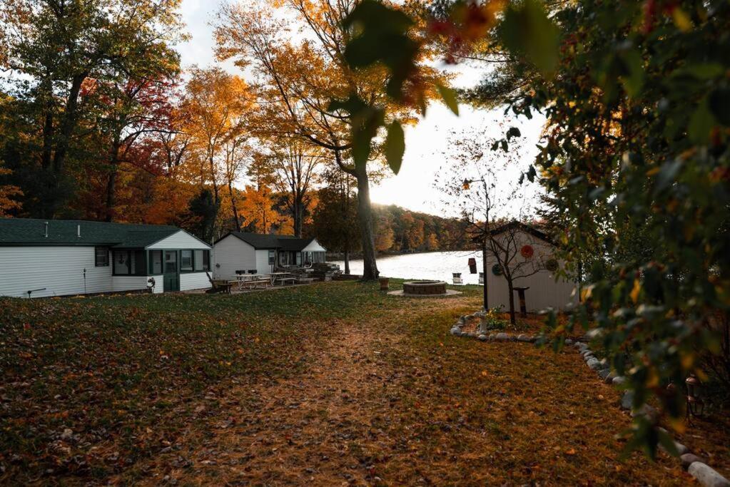 Big Blue Lake Cottages, Llc - Cottage #5 Holton Екстериор снимка