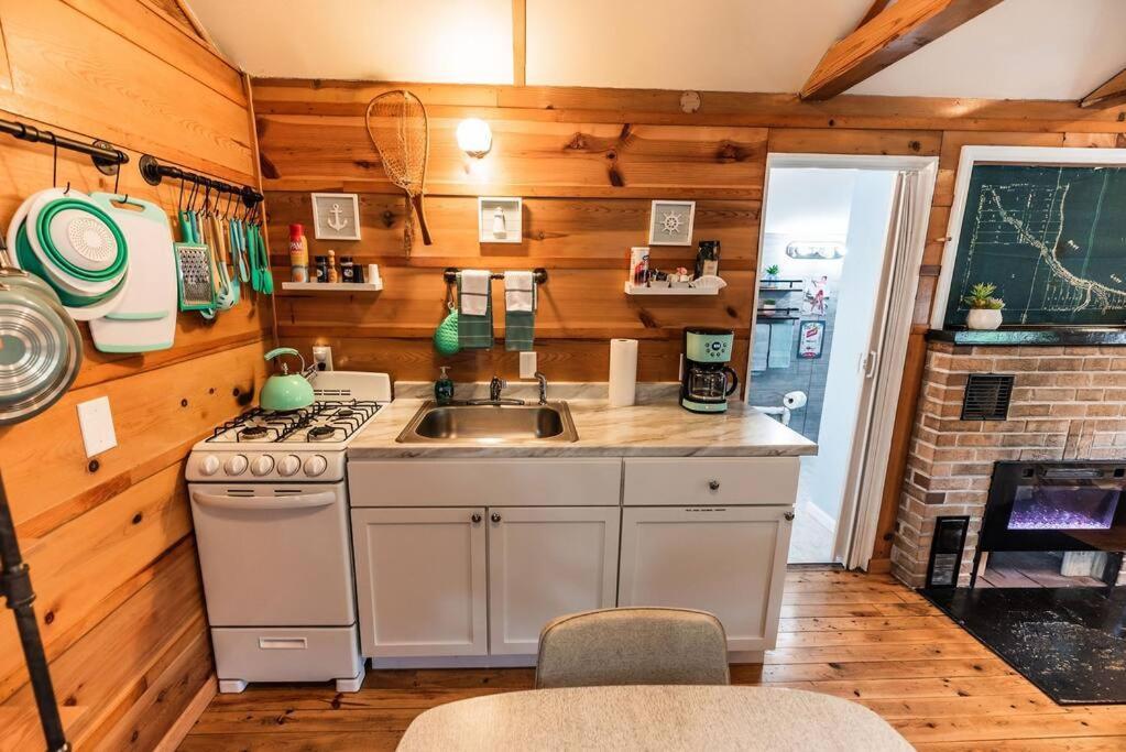 Big Blue Lake Cottages, Llc - Cottage #5 Holton Екстериор снимка