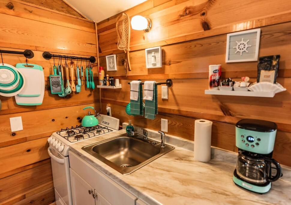 Big Blue Lake Cottages, Llc - Cottage #5 Holton Екстериор снимка