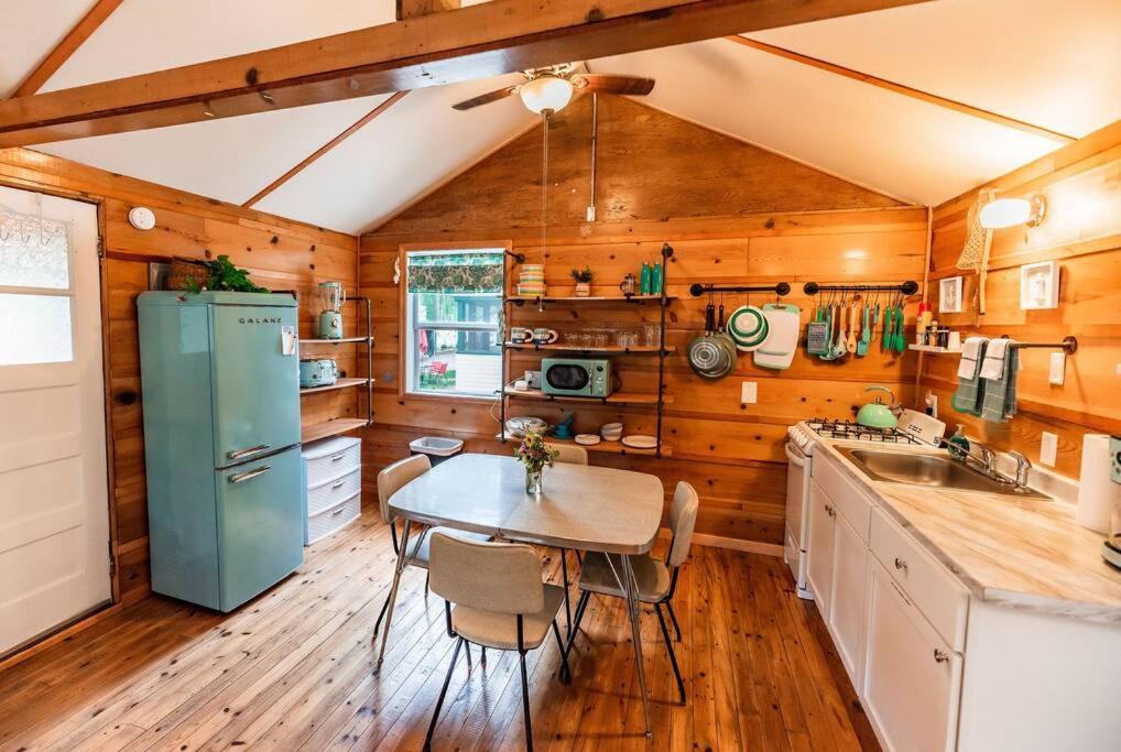 Big Blue Lake Cottages, Llc - Cottage #5 Holton Екстериор снимка