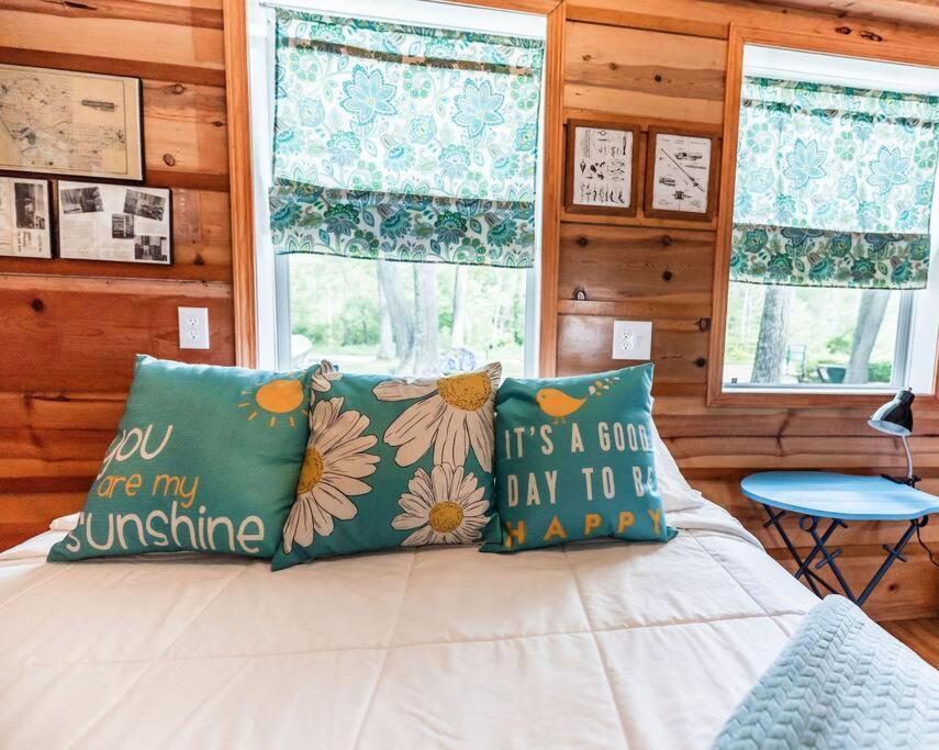Big Blue Lake Cottages, Llc - Cottage #5 Holton Екстериор снимка