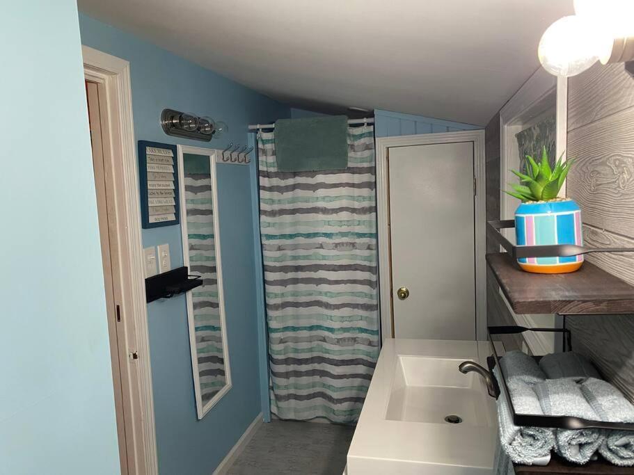 Big Blue Lake Cottages, Llc - Cottage #5 Holton Екстериор снимка