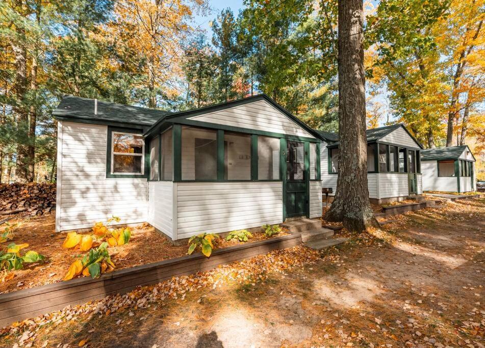 Big Blue Lake Cottages, Llc - Cottage #5 Holton Екстериор снимка