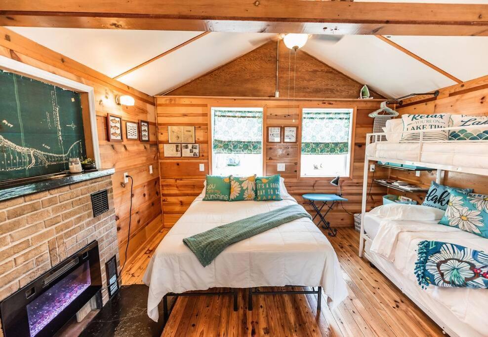 Big Blue Lake Cottages, Llc - Cottage #5 Holton Екстериор снимка
